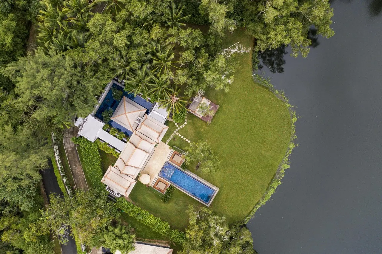 121869172-H1-DoublePool_Villa_Aerial