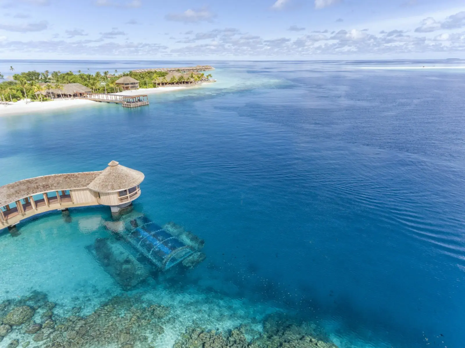 5.8-Undersea-Restaurant-Aerial-1600x1199