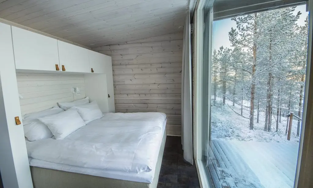 Arctic-Glass-House-Bedroom_Arctic-TreeHouse-Hotel-1024x615