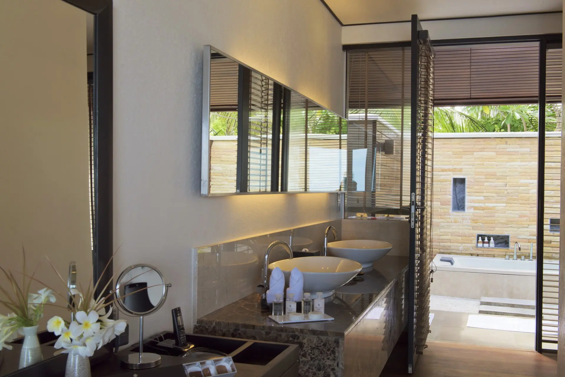 Lagoon-Villa-bathroom