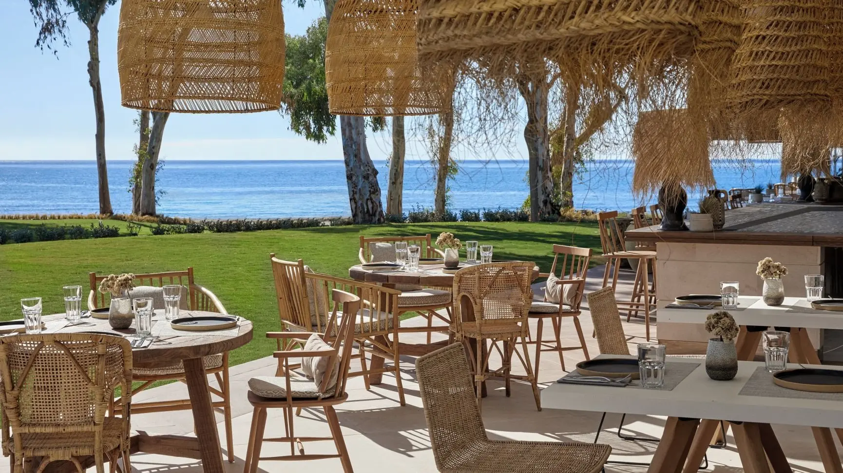 Ikos Andalusia _ Beach Club Outdoor_2880x1617