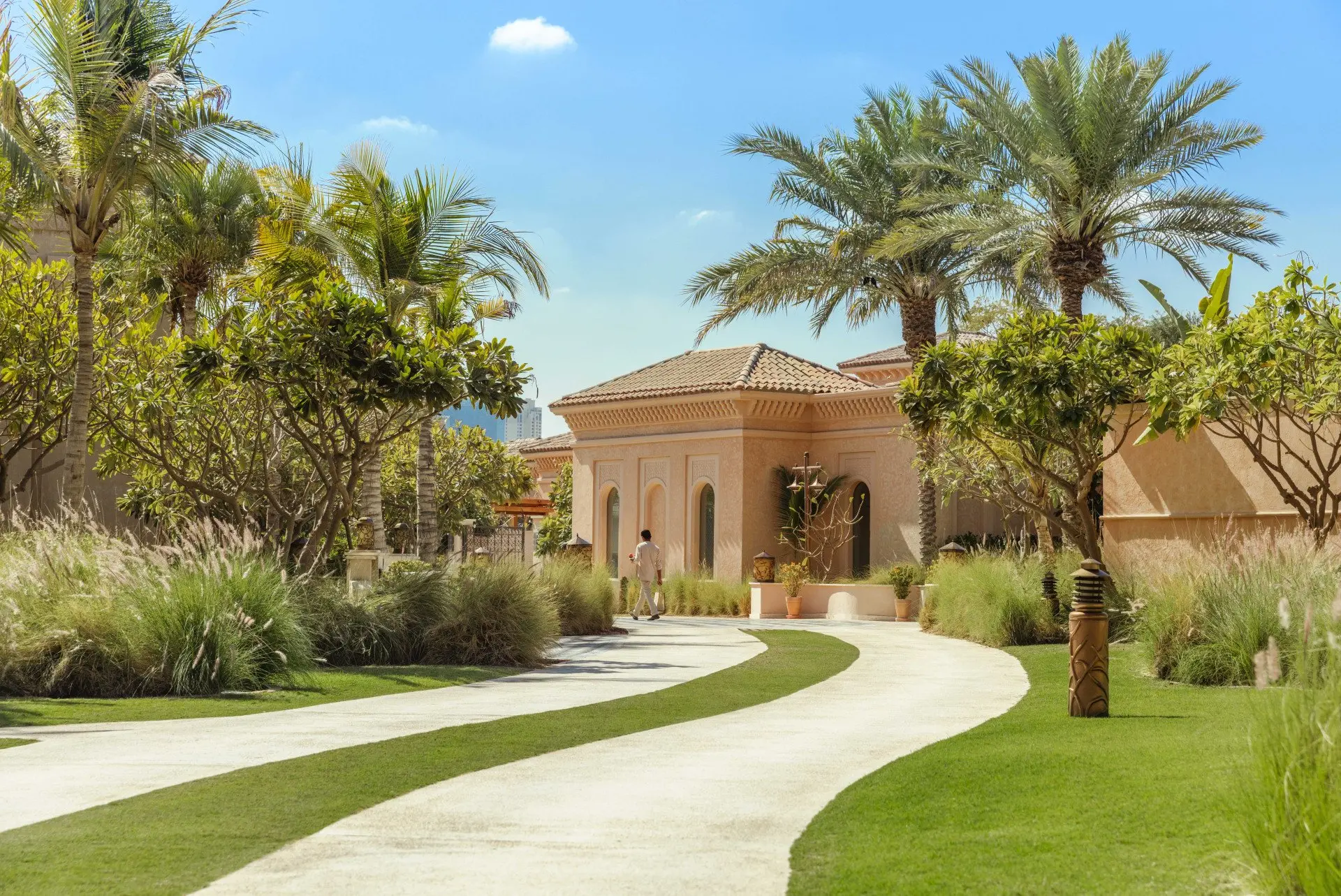 OO_ThePalm_Exteriors_Mansion_Pathway_2544_MASTER
