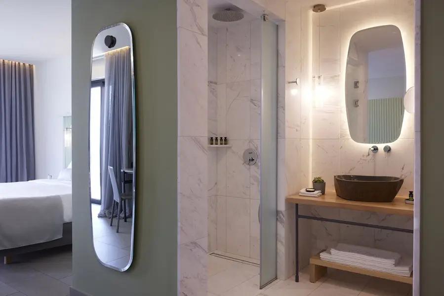 Executive Rooms- Shower Sink Mirrors