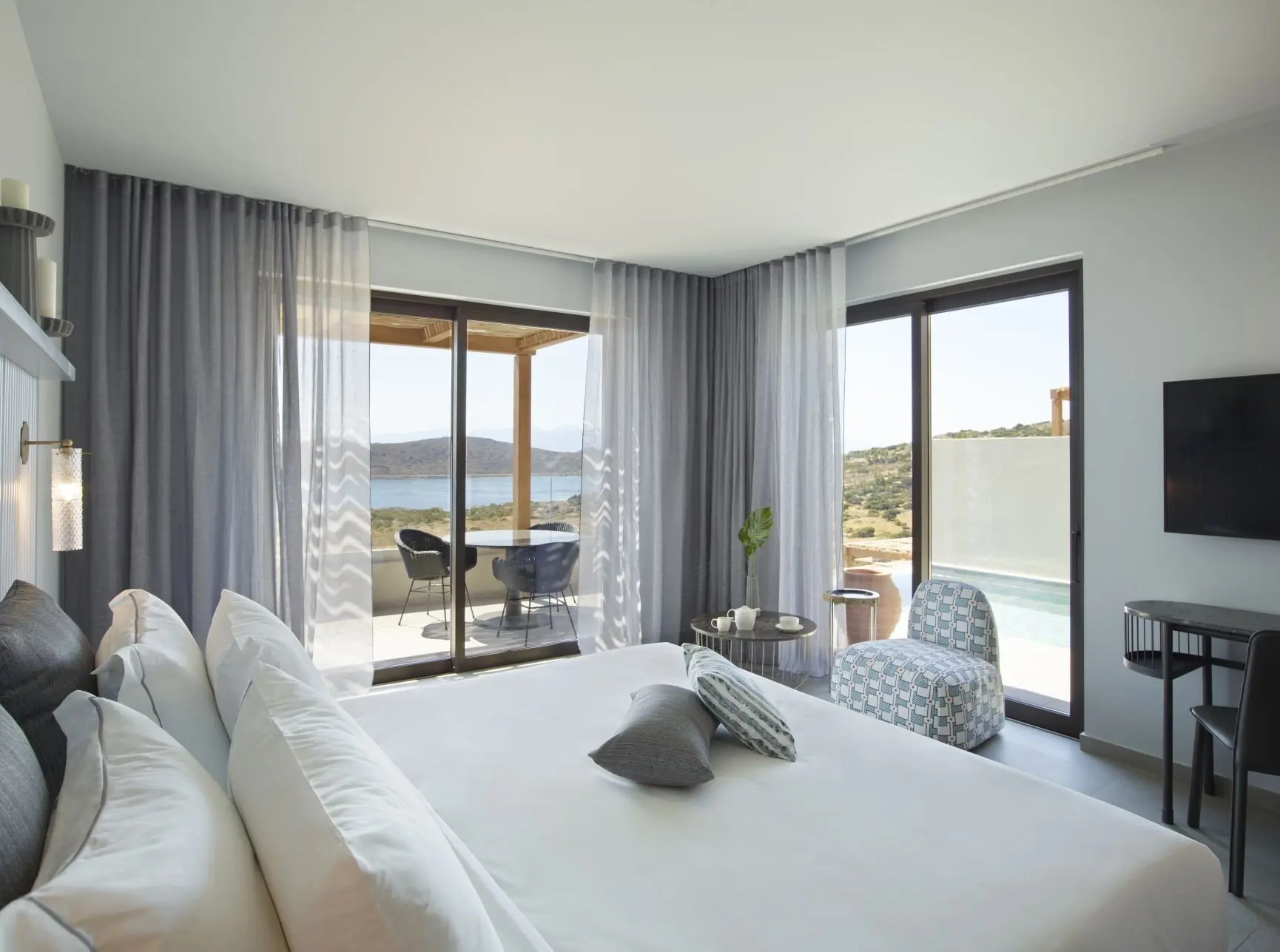 Executive Room with Private Pool – Sea View 2