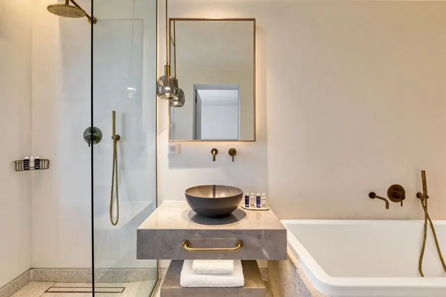 Opal Suite Bathroom 1