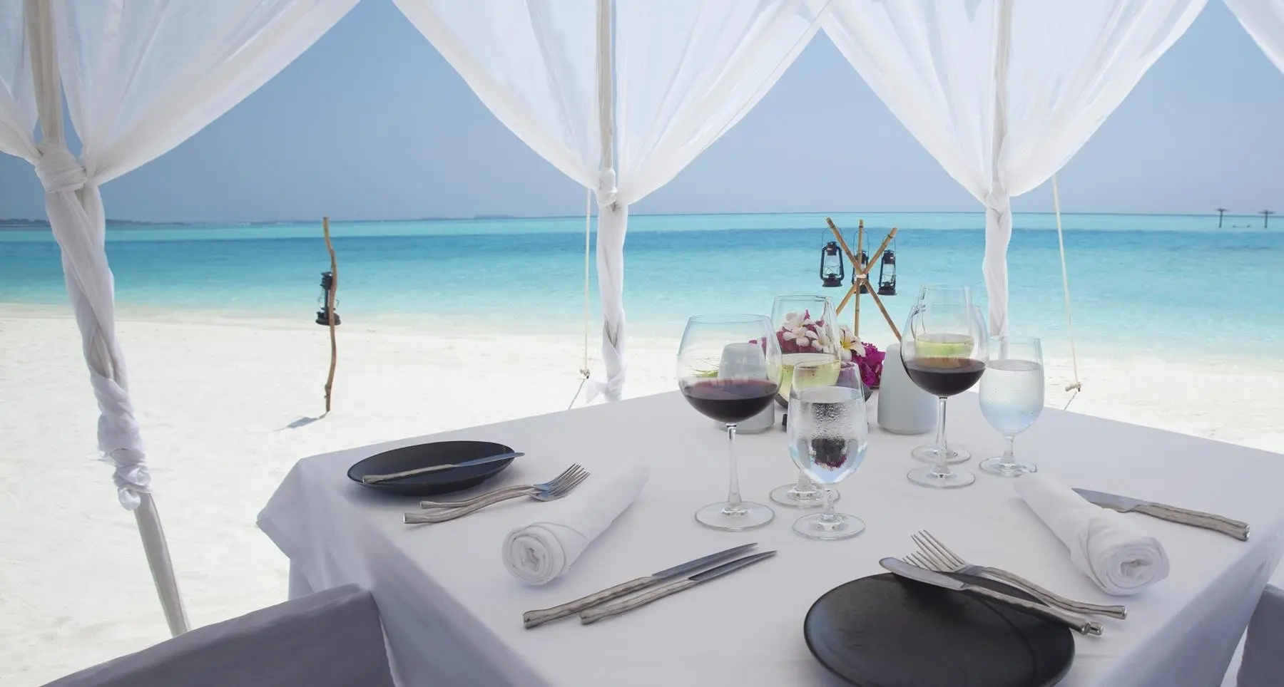 Hi_ADHI_61890125_Dining_by_Design_at_Dhigu_sunset_beach-Copy