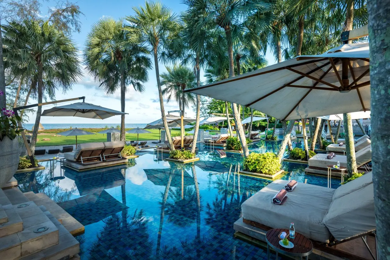 Anantara_Mai_Khao_Phuket_Villas_Pool_view_Beach_Walkway