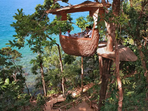 2441_Soneva Kiri - Treepod Dining_edit