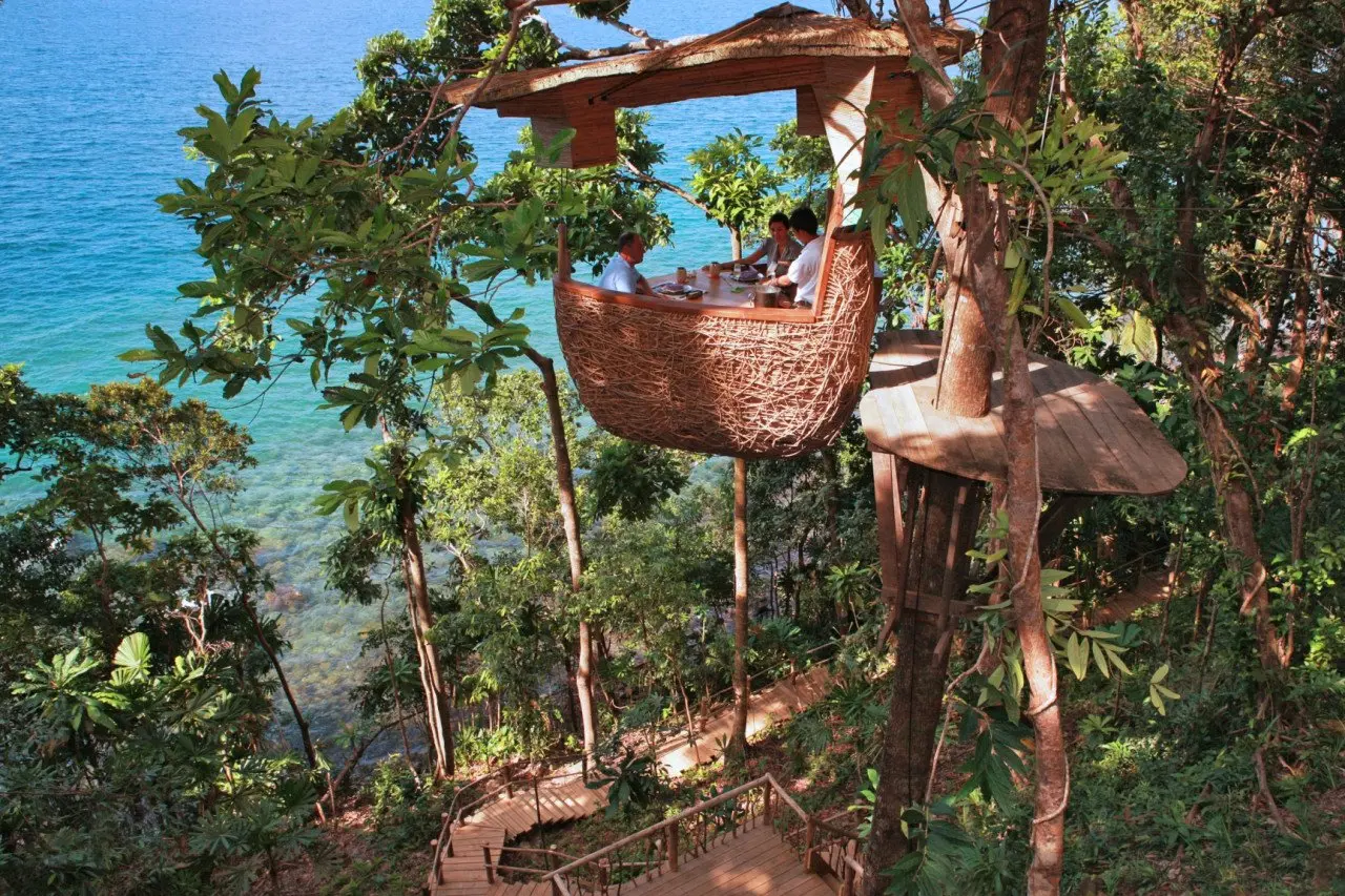 2441_Soneva Kiri - Treepod Dining_edit