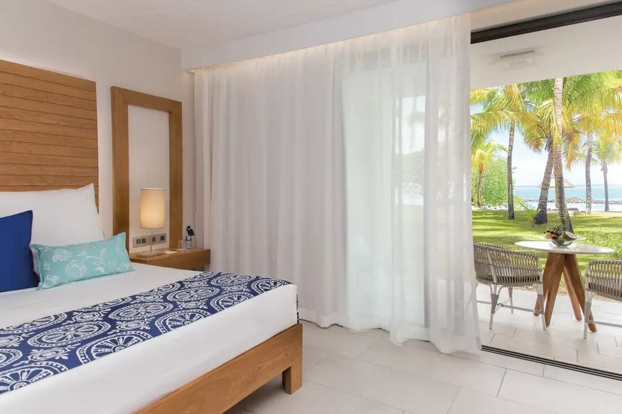 Paradis-Beachcomber-Golf-Resort-Spa-Ocean-Beachfront-Room