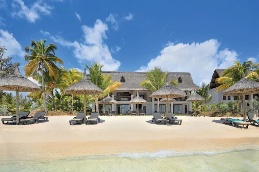Paradis-Beachcomber-Golf-Resort-Spa-Ocean-Beachfront-Suite