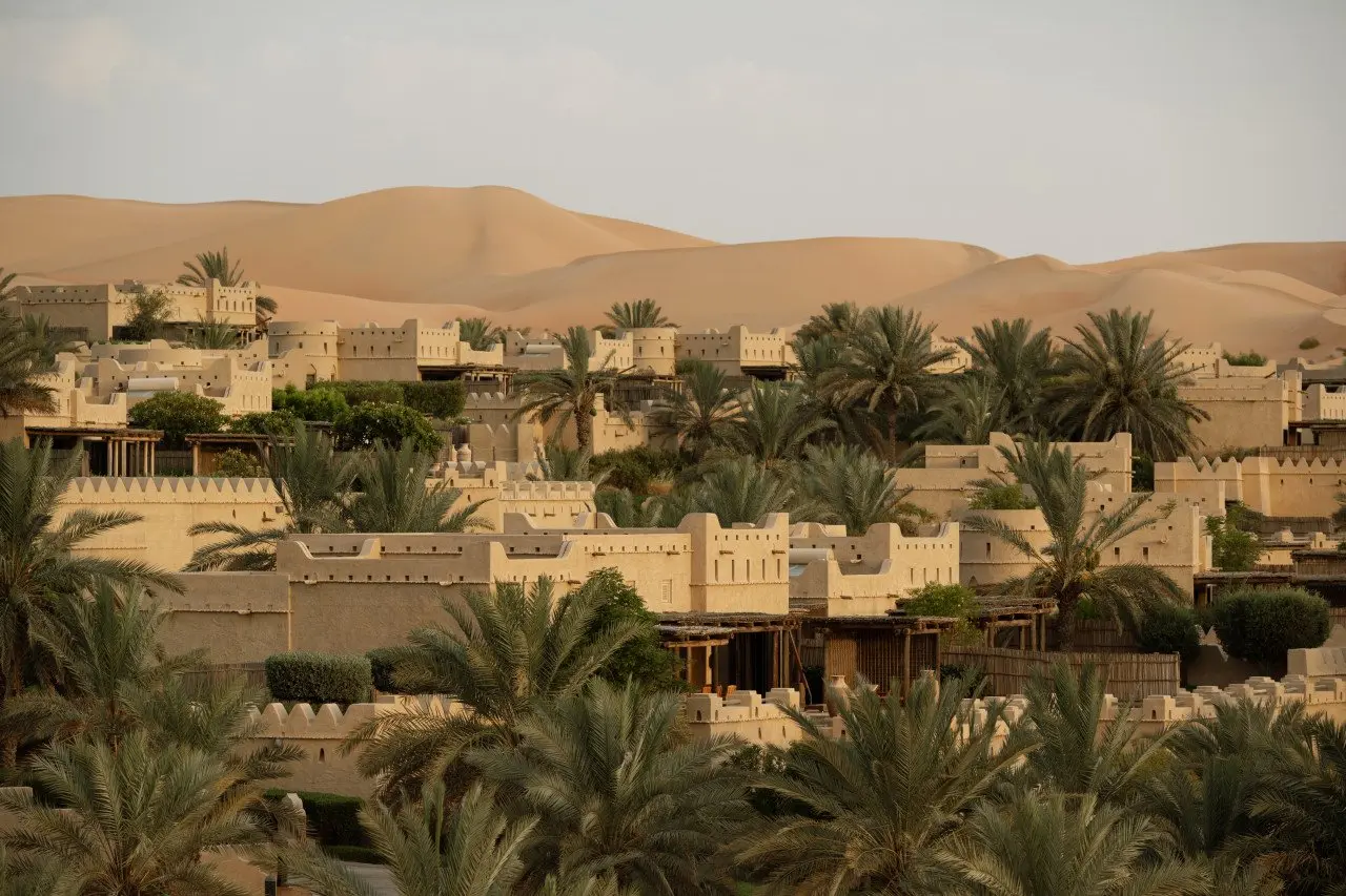 Qasr_Al_Sarab_Desert_Resort_by_Anantara_Exterior_Desert_View_Resort