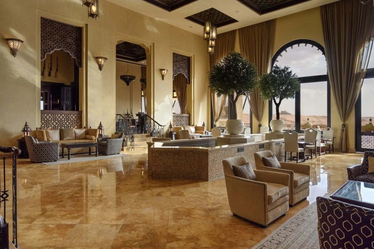 Qasr_Al_Sarab_Desert_Resort_by_Anantara_Lobby