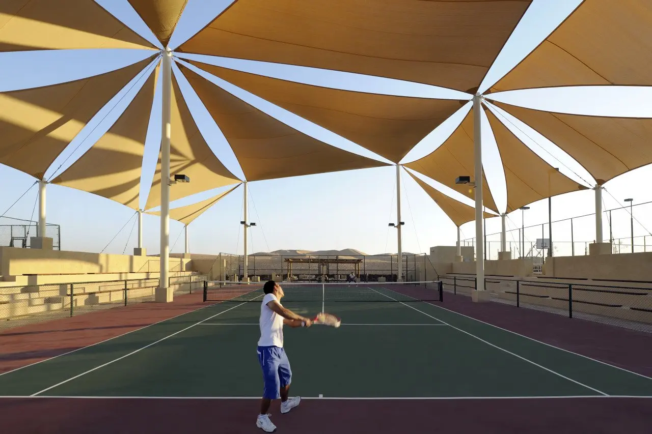 Qasr_Al_Sarab_Desert_Resort_by_Anantara_Health_Club_Tennis_Court_Guest