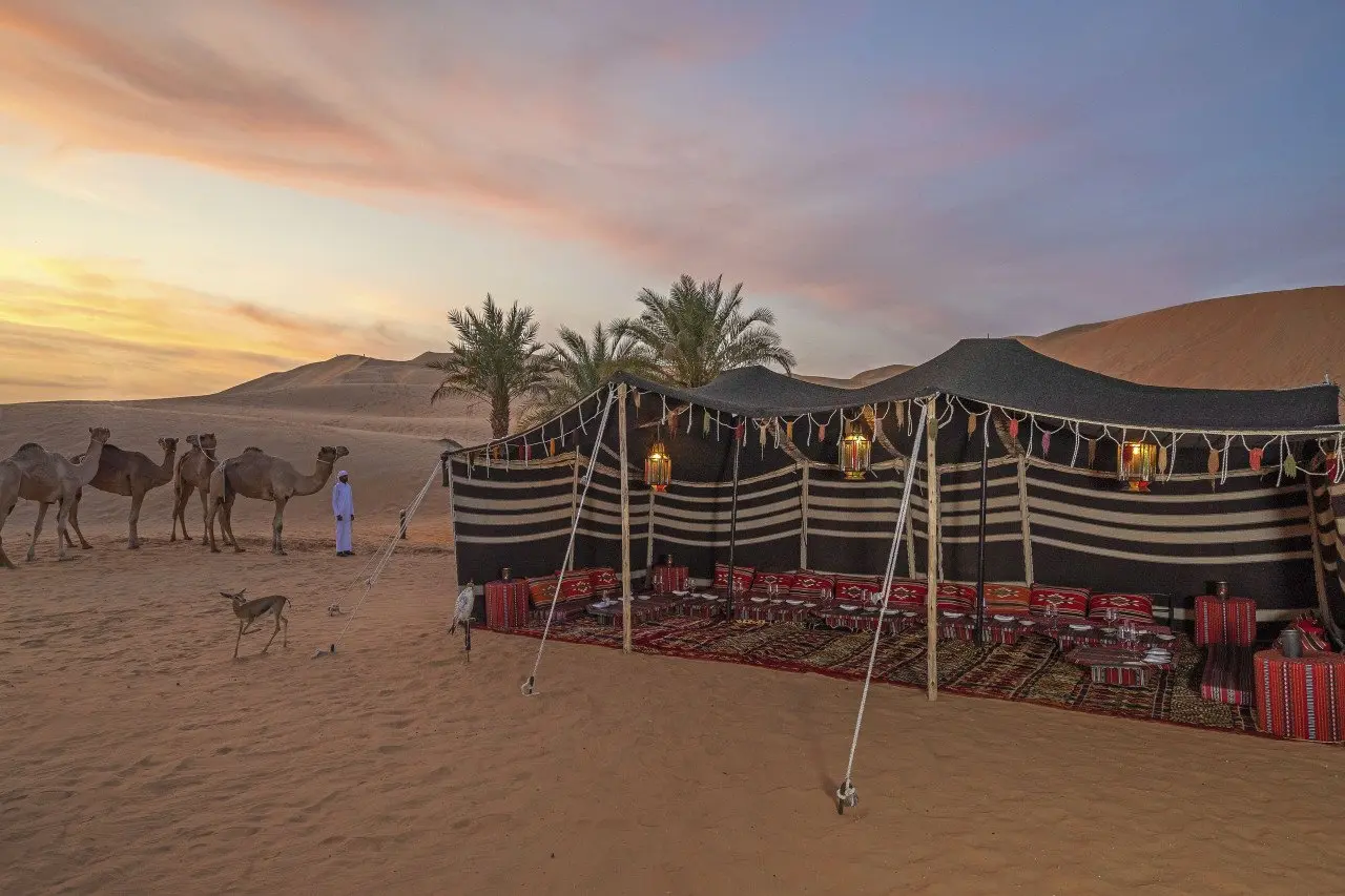 Qasr_Al_Sarab_Desert_Resort_by_Anantara_Property_Amenity_Events_Majilis_Tent_Camels_Sunset