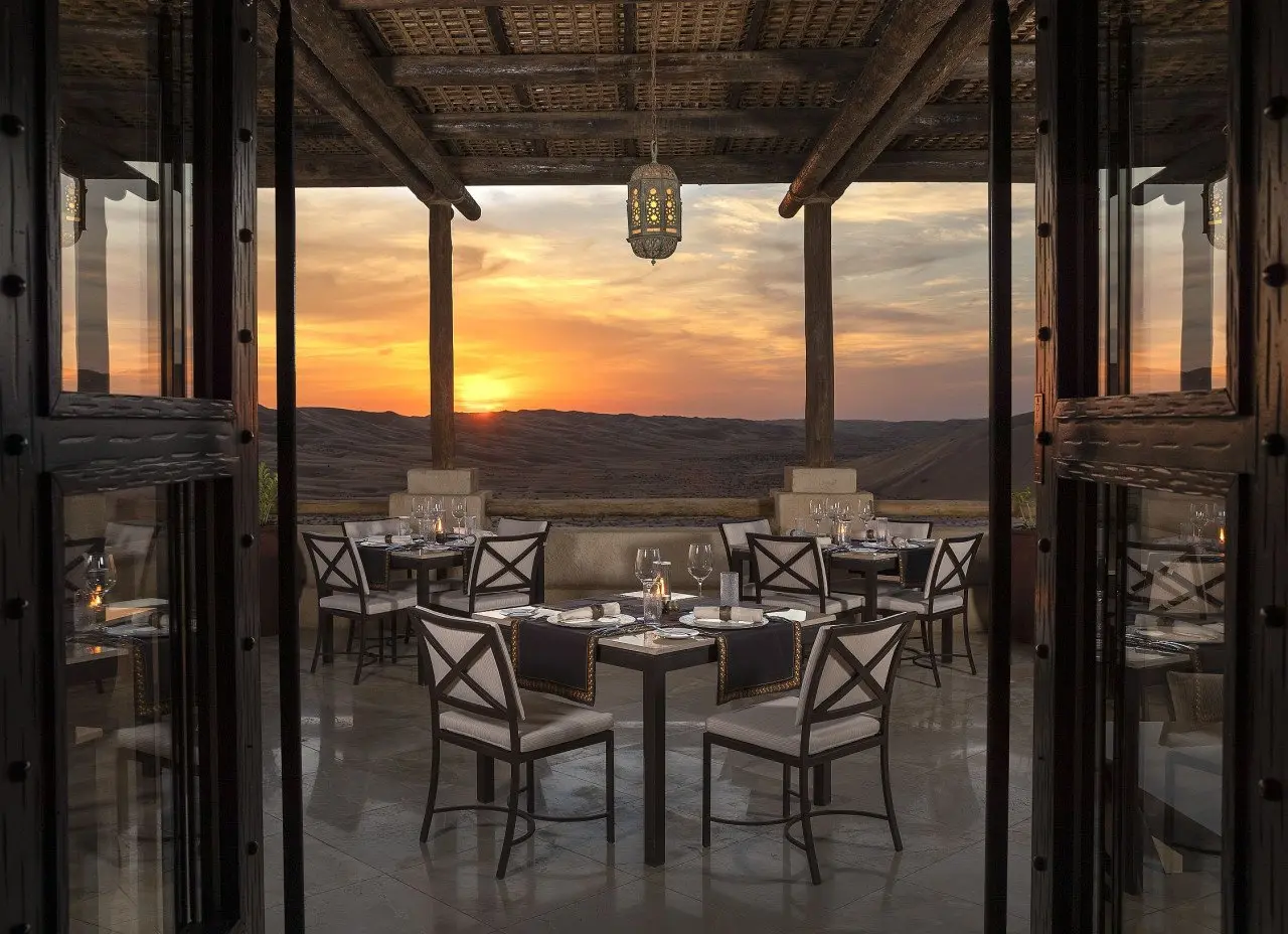 Qasr_Al_Sarab_Desert_Resort_by_Anantara_Restaurants_Suhail_Terrace_Sunset