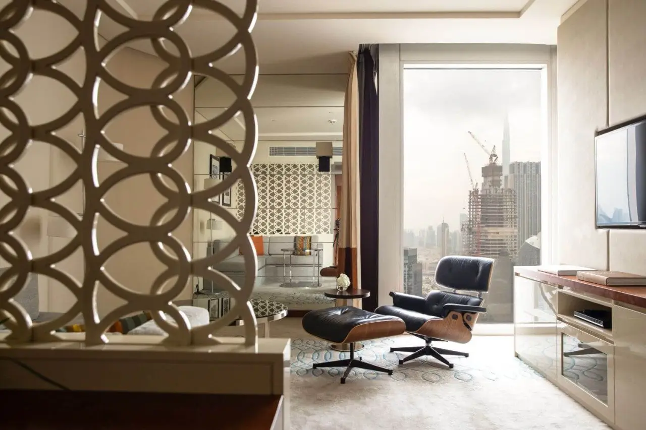 Jumeirah-Emirates-Towers-Club-Junior-Suite-2