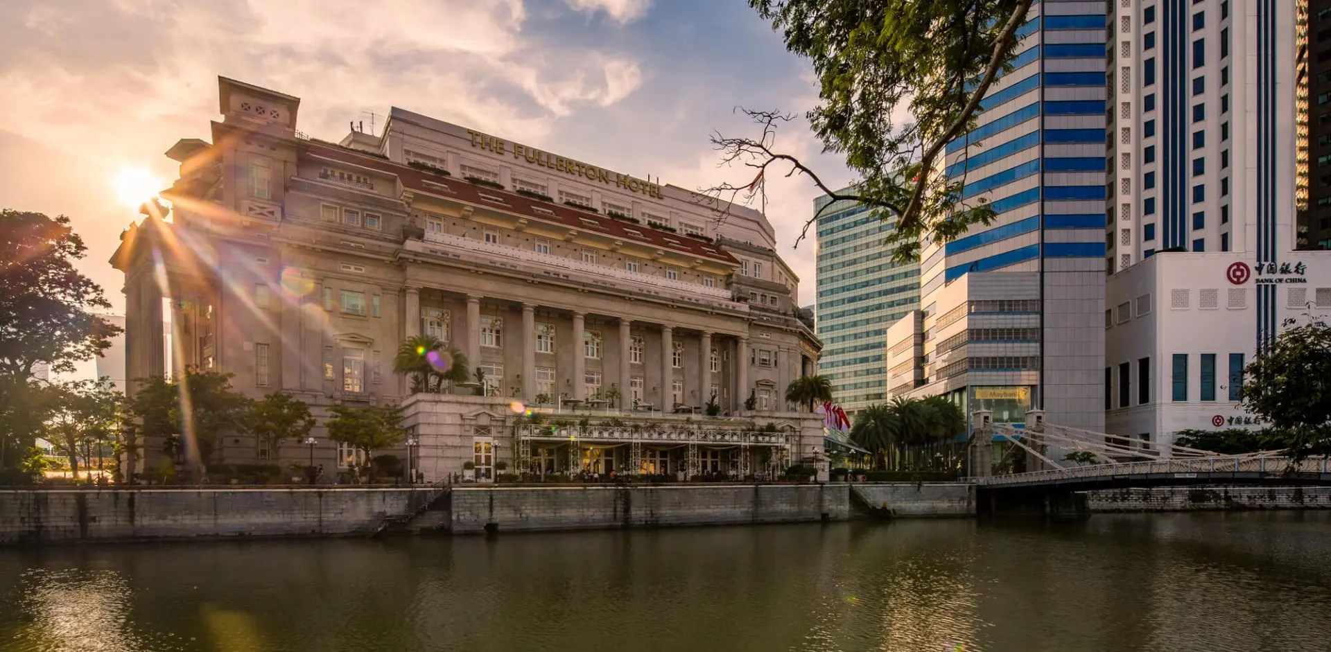 The-Fullerton-Singapur-hotel-facade-day.jpg