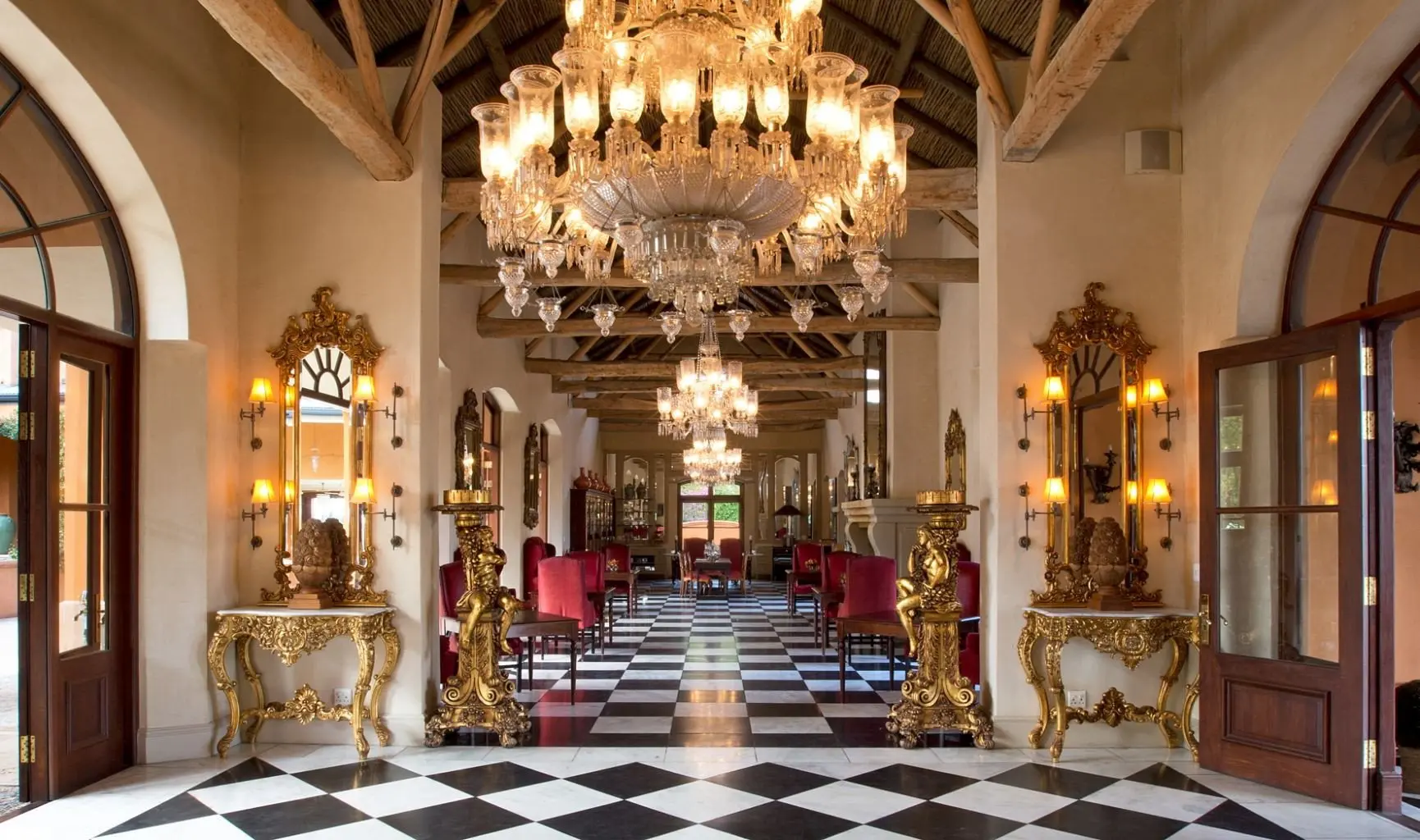 franschhoek-hotel-luxury-chandelier