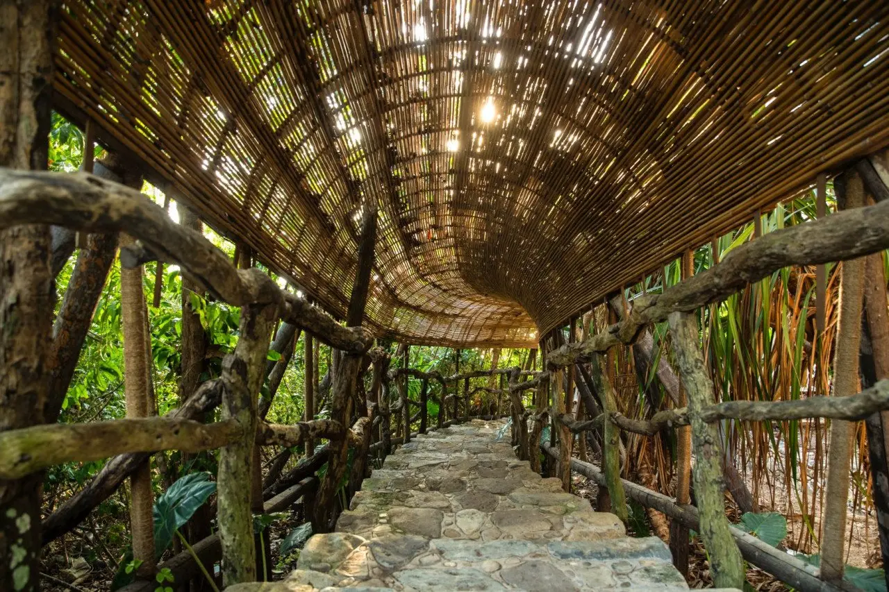 Elang_walkway_stone_steps_bamboo_covered_roof_wood_bannisters-Photo_credit-Reto_Guntil