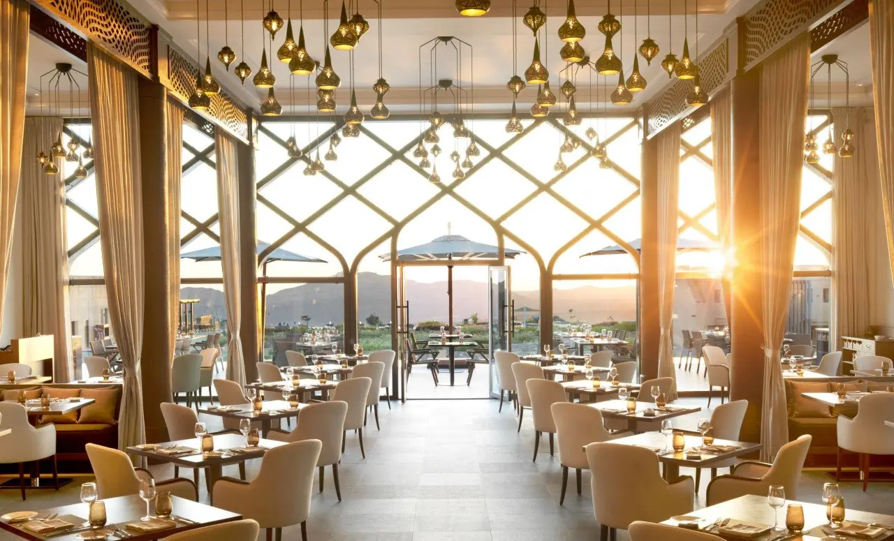 Anantara_Al_Jabal_Al_Akhdar_Resort_Restaurant_Al_Maisan_International_Dining_Sunset