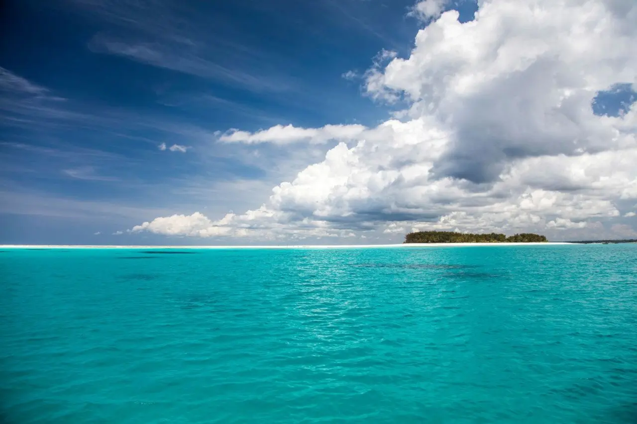 Zanzibar-Mnemba-island-Arrival-and-departure-Transfer-on-the-boat