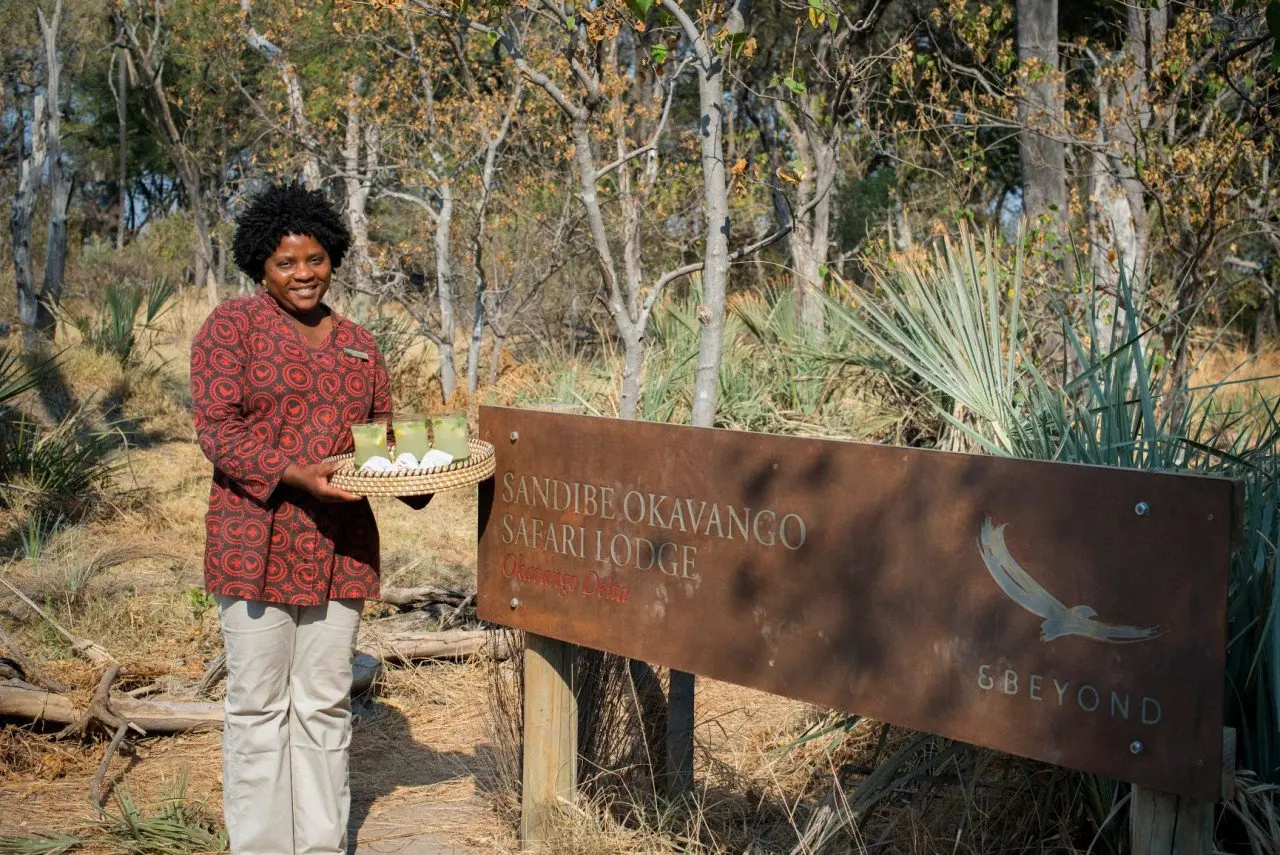 Botswana-Sandibe-Arrival-staff-with-sign-post-and-drinks