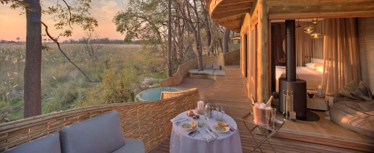 Botswana-Sandibe-Suite-deck-romantic-dinner