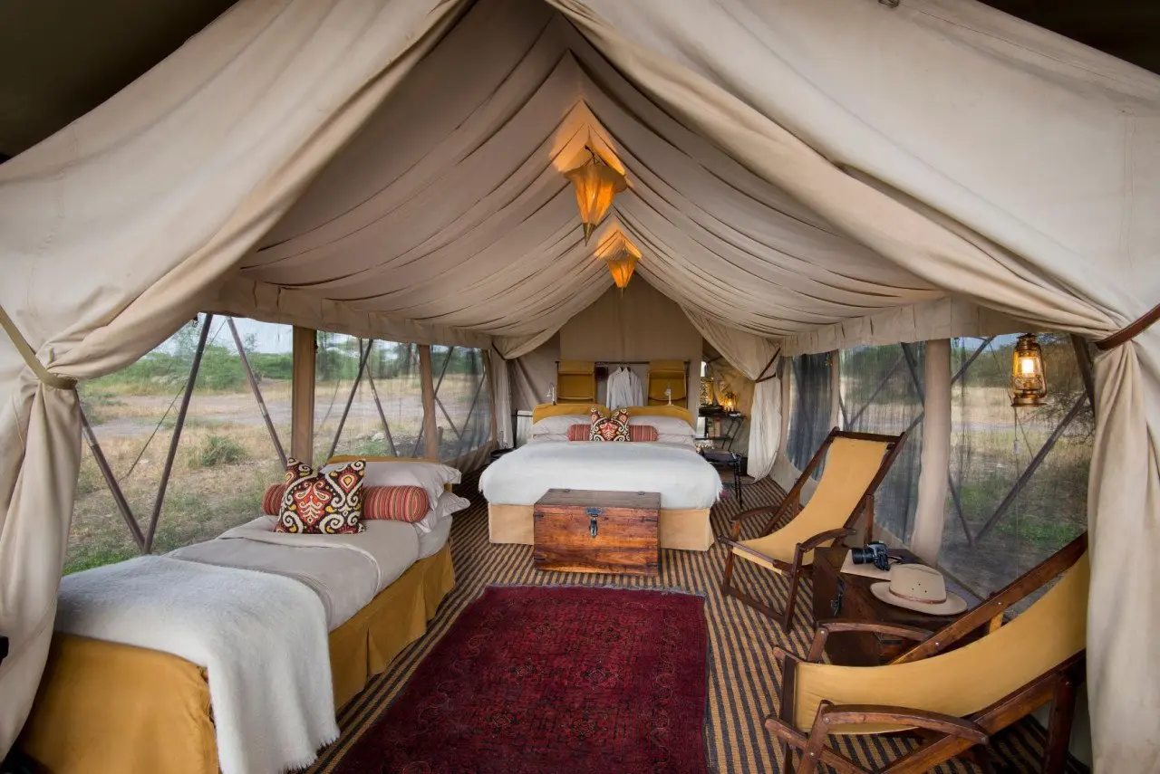 Tanzania-Serengeti-Under-Canvas-SUC-Room-Family-Tent-bedroom-2