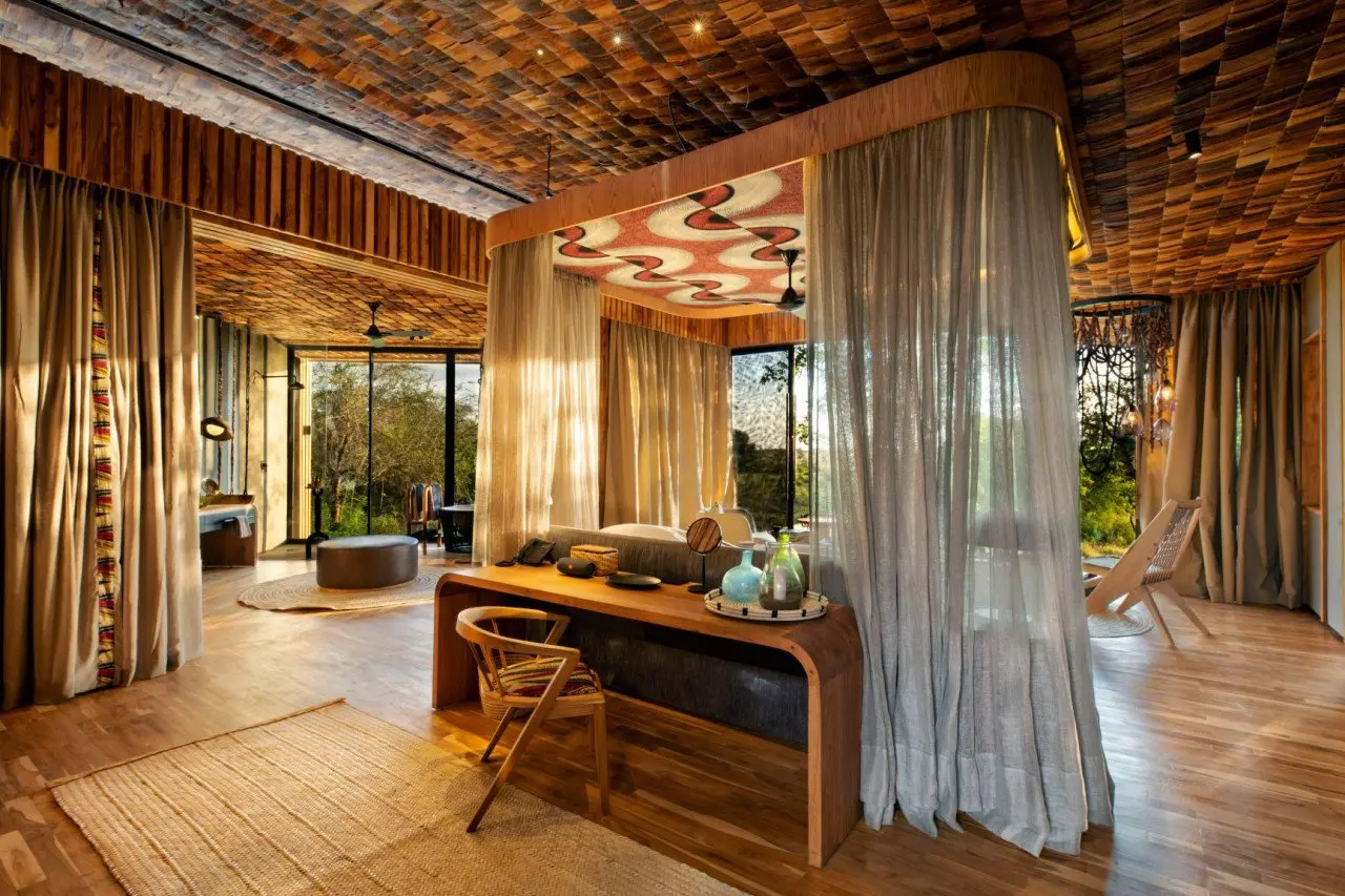 Tanzania-Grumeti-Serengeti-River-Lodge-Room-Suite-interior_2