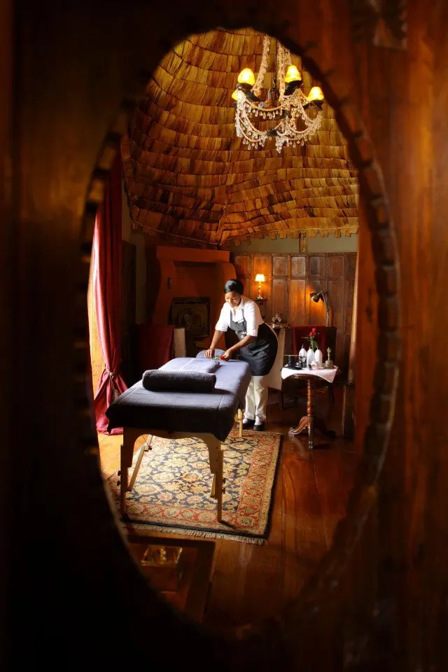 Tanzania-Ngorongoro-Crater-Lodge-Guest-area-Massage-sala-with-masseuse-4