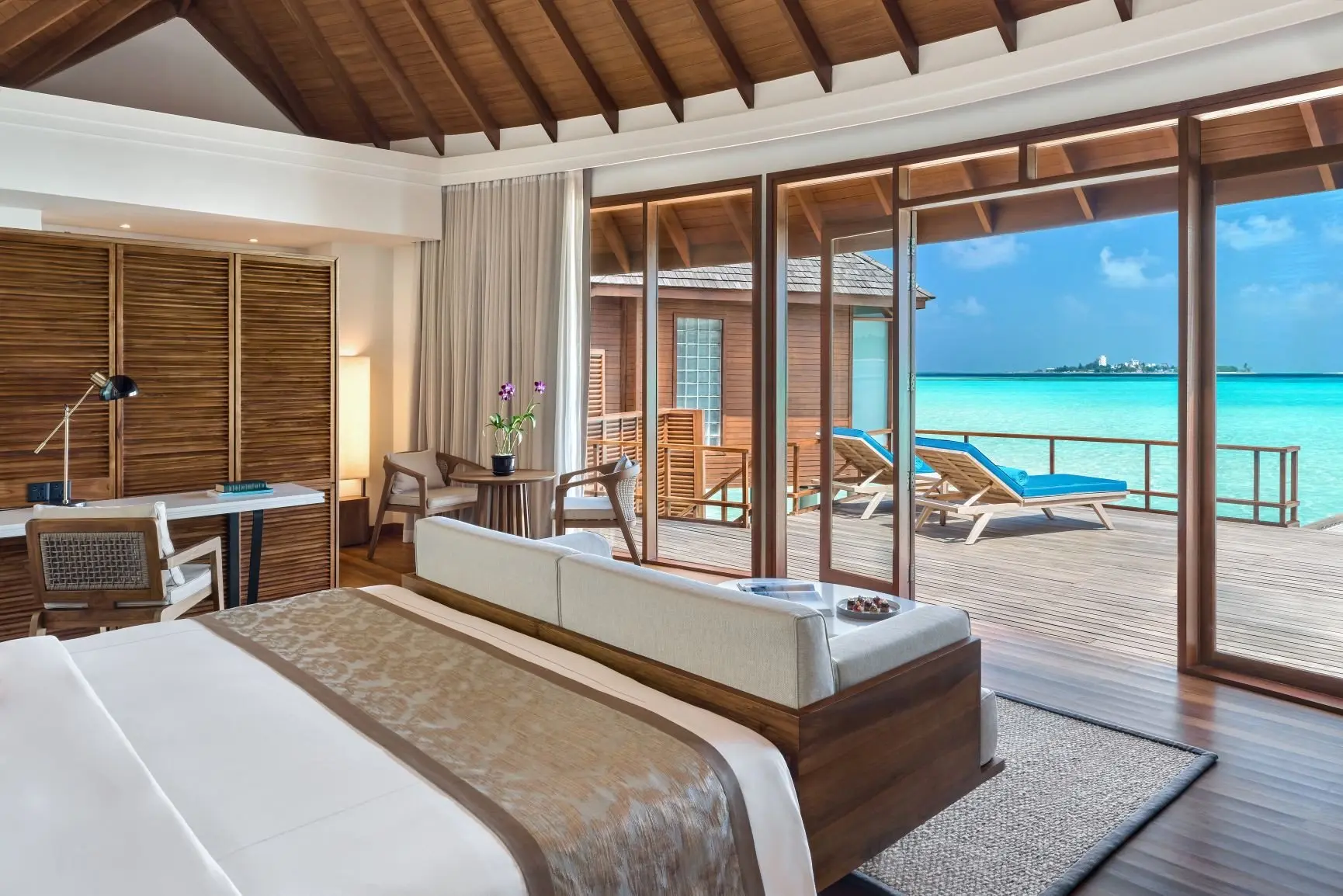 Anantara_Dhigu_Maldives_Resort_Guest_Room_Sunrise_Over_Water_Villa_