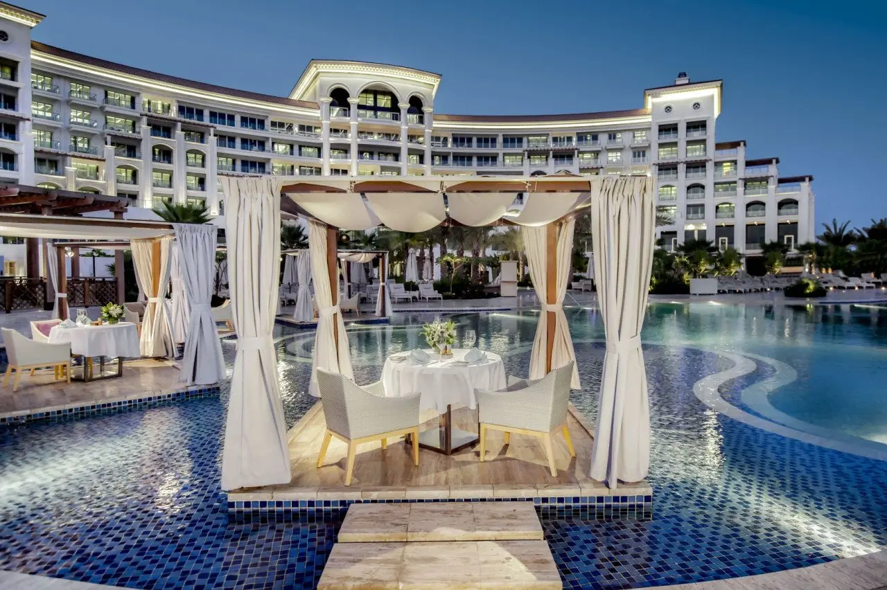 WALDORF ASTORIA DUBAI PALM JUMEIRAH -PALM AVENUE CABANA