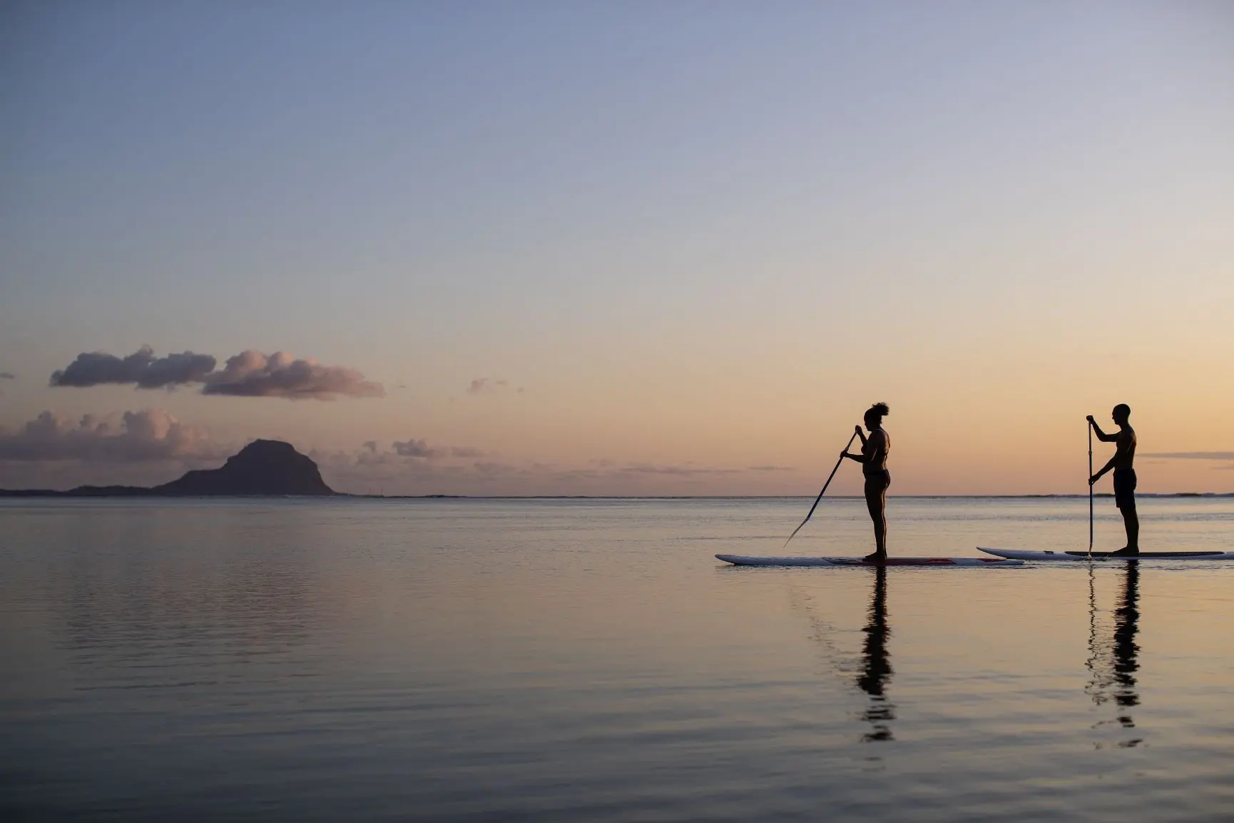 SB-Sunset-Paddle-Le-Morne-Mountain-view