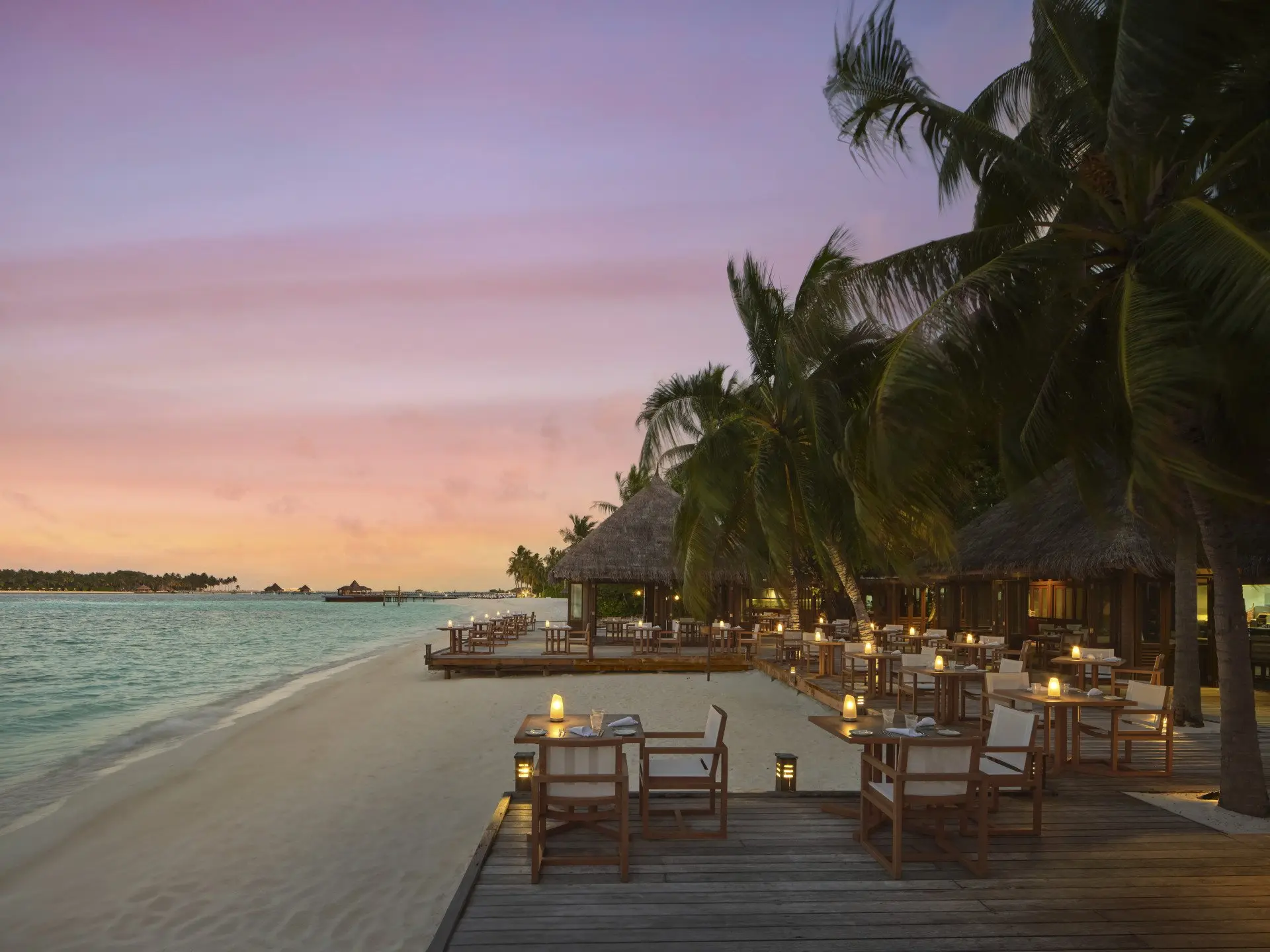 ConradMaldives_ViluRestaurant__Sunset_JohnAthimaritis_3_HighRes