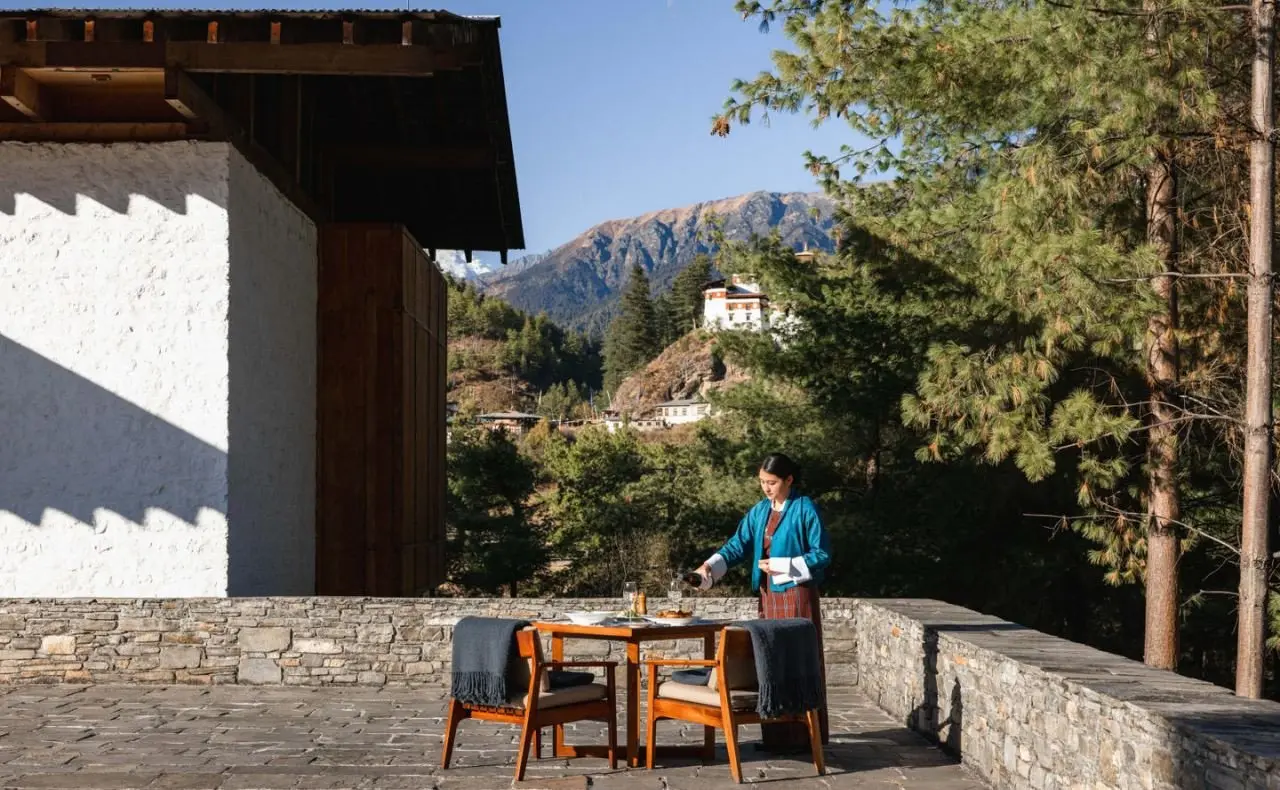 small_amankora-bhutan-paro-lodge-exterior-courtyard-terrace-dining