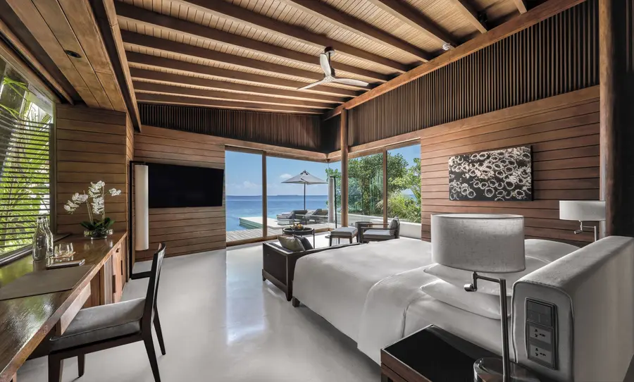 Deluxe-Beach-Pool-Villa-Bedroom