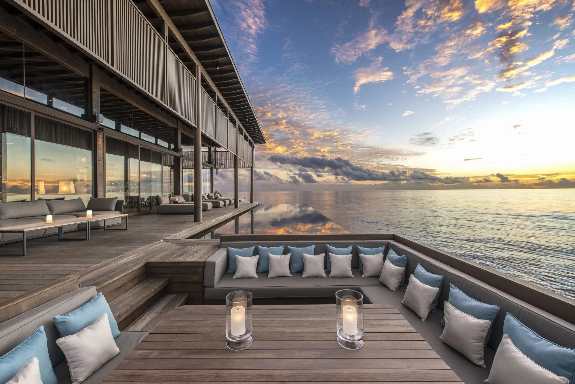 KIAALI-RESIDENCE-Infinity-Pool-Sunset-View