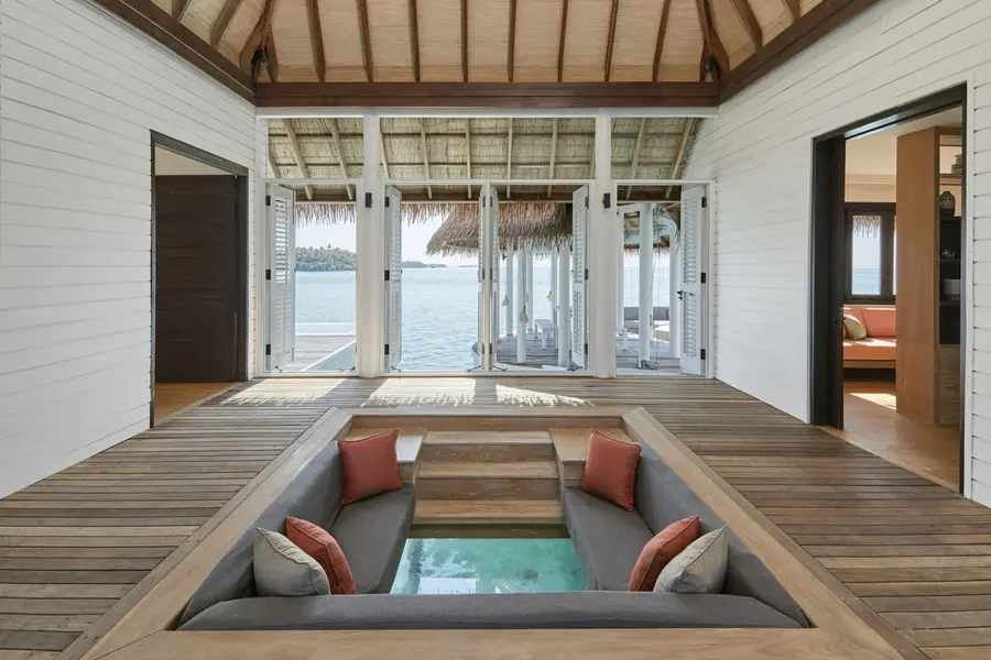 MM 20 COMO_CMF_2 bedroom Maalifushi Water Villa_Glass Floor Sitting area