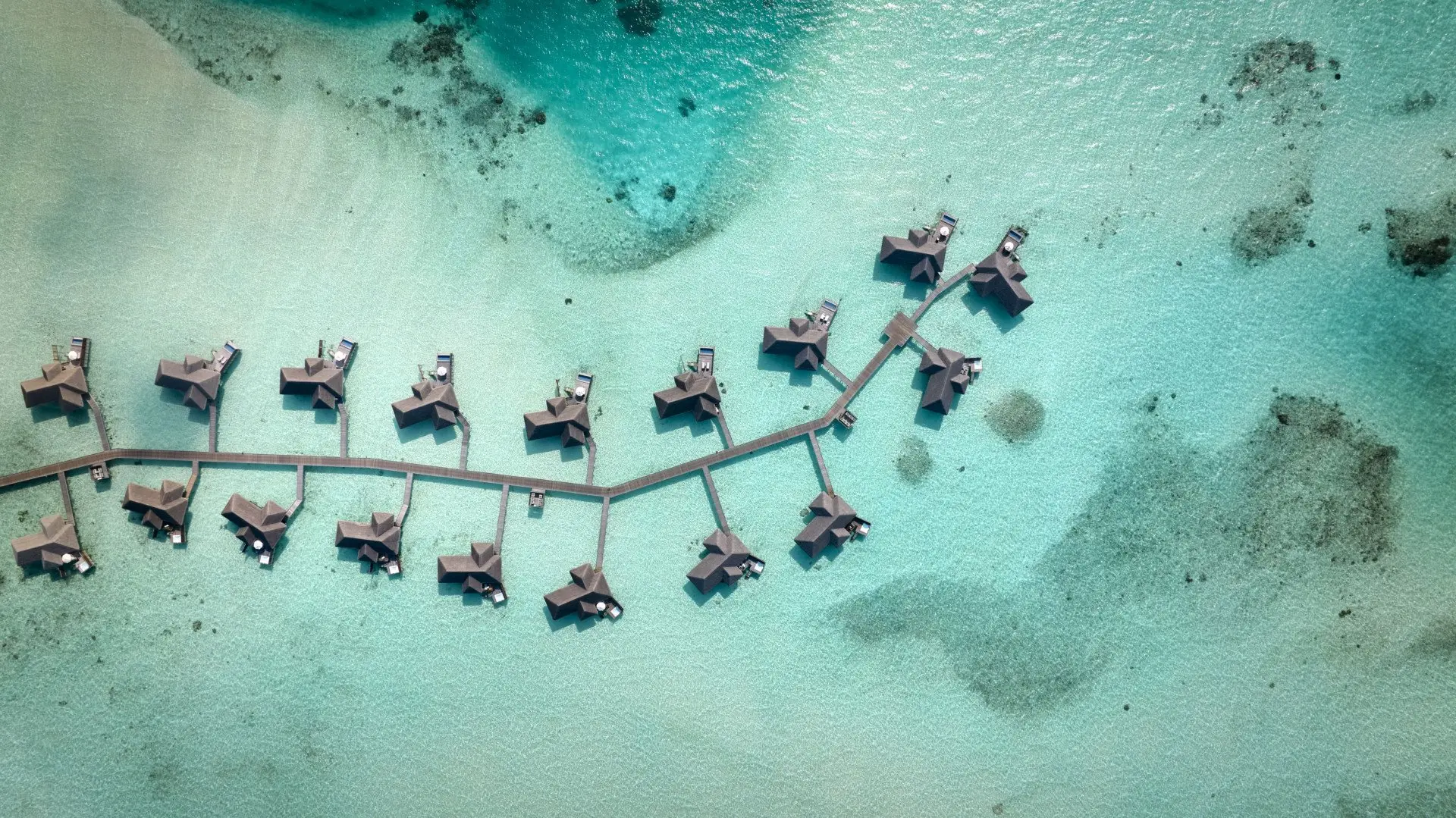 ConradMaldives_RangaliFinolhuIsland_GrandWaterVillas_Aerial_TopView_JohnAthimaritis_HighRes