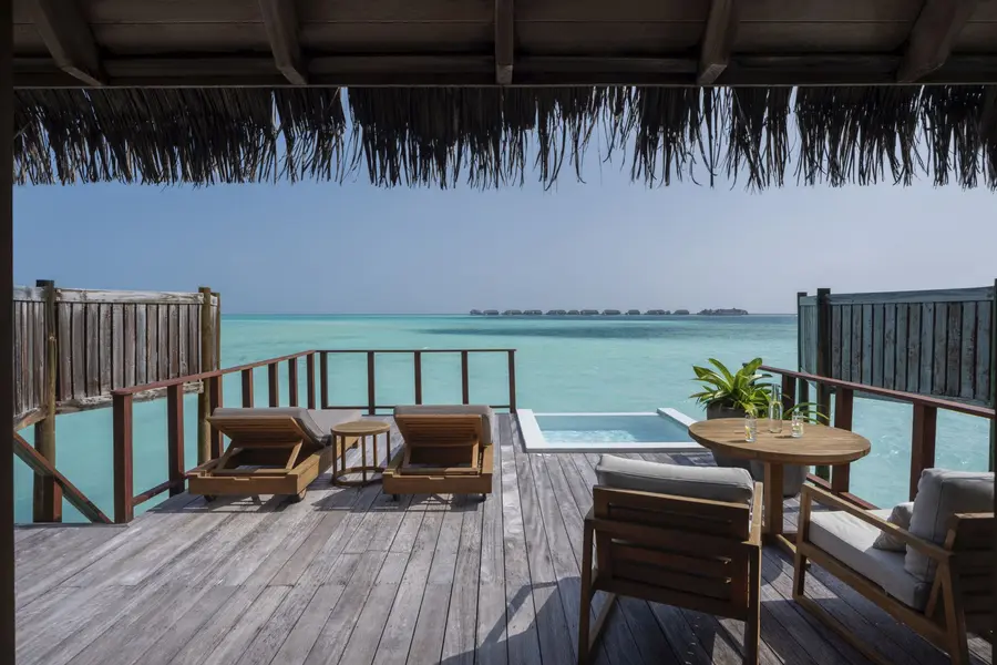 ConradMaldives_SunriseWaterVilla_Deck_JA_HighRes