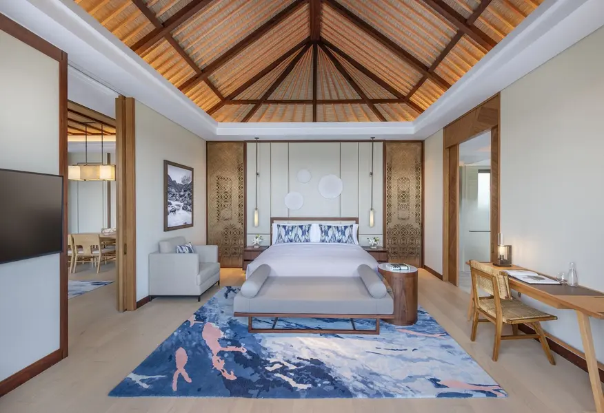 Anantara_Mina_Al_Arab_Ras_Al_Khaimah_Resort_Guest_Room_Peninsula_Sea_View_Pool_Villa_Bedroom_Front_View