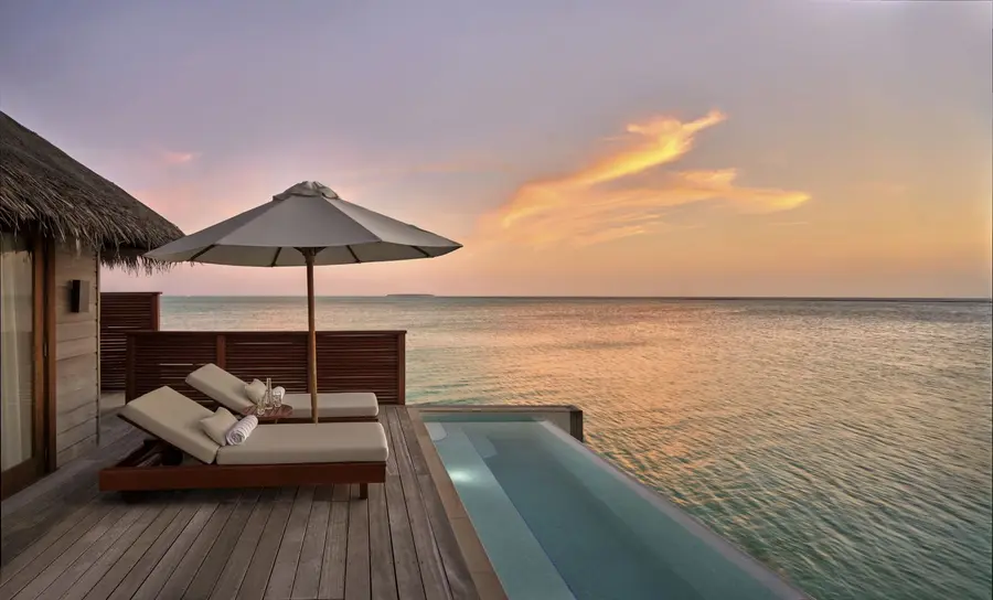 ConradMaldives_DeluxeWaterVilla_Pool_Deck_JohnAthimaritis_HighRes