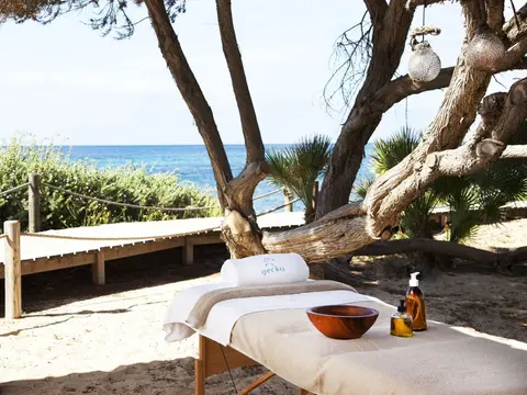 press-gallery-wellness-horizontal-gecko-beach-club-formentera