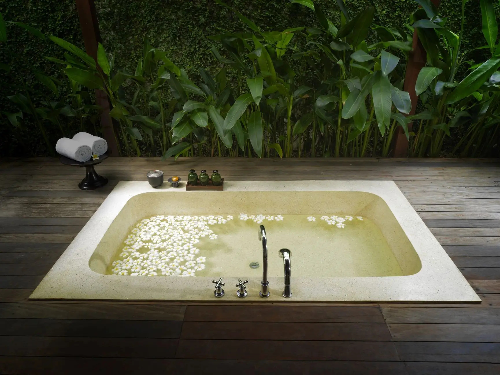 Three Bedroom Pool Villa - Outdoor Bathtub