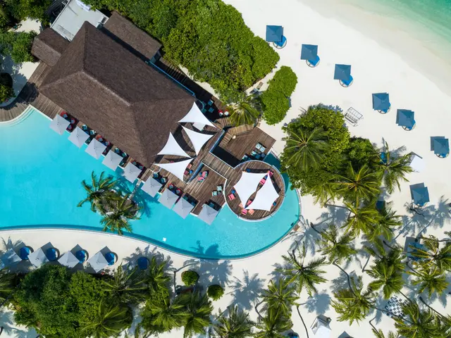 2103_Finolhu Maldives_Hero 5 (Beach Club)