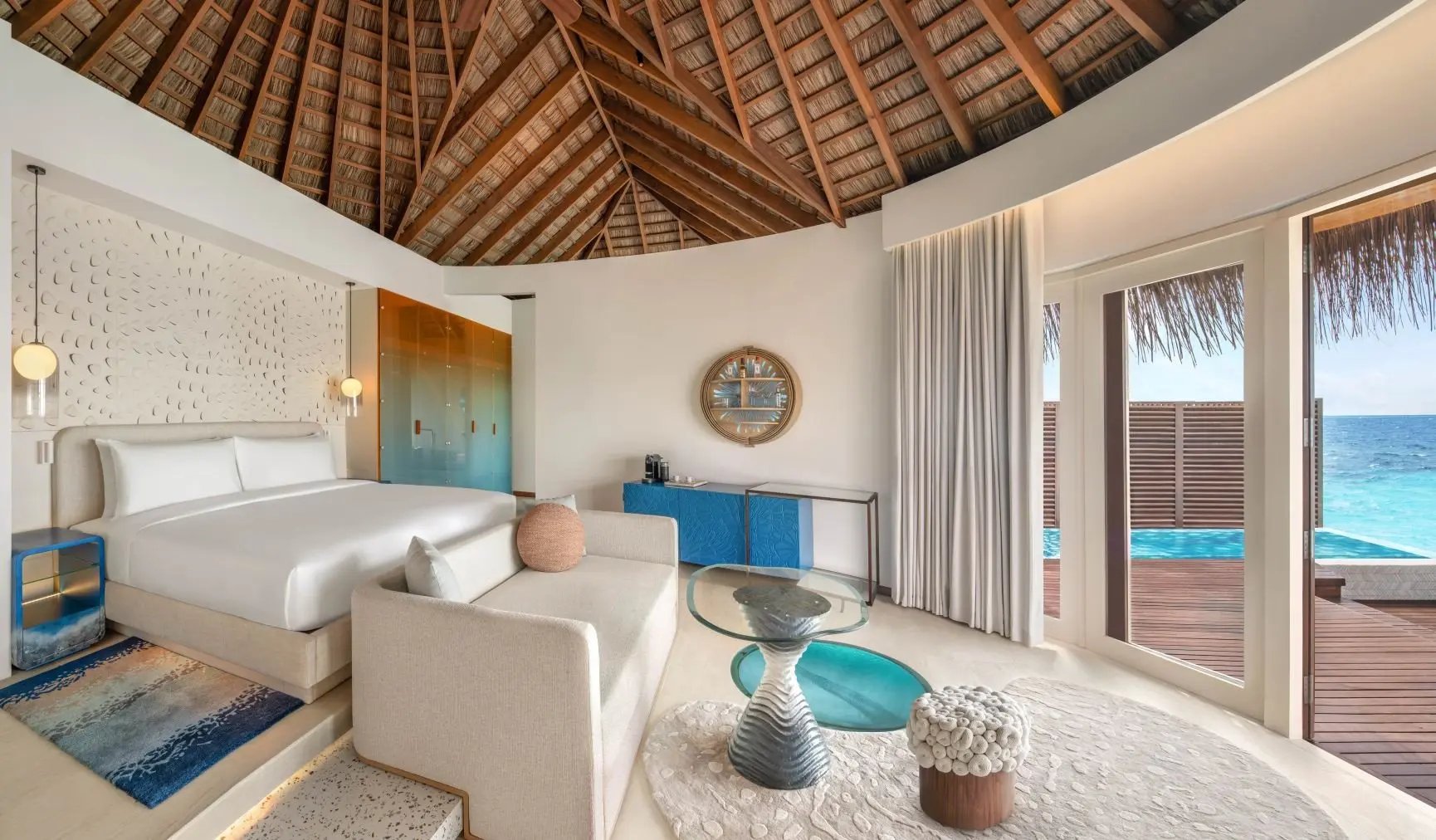 WHO_MLEWH_Overwater_Villa_Bedroom_02