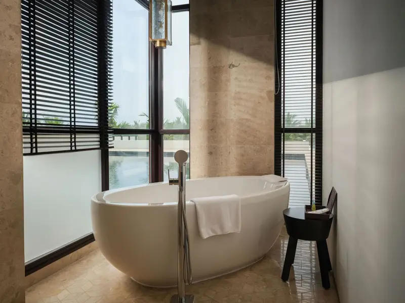 Al_Baleed_Resort_Salalah_By_Anantara_Guest_Room_Deluxe_Room_Bathroom_Freestanding_Bathtub