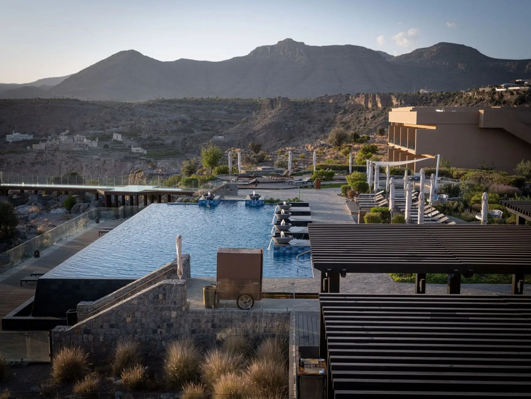 Anantara_Al_Jabal_Al_Akhdar_Resort_Exterior_Pool_View