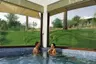 Jacuzzi-im-Fitness-Bereich